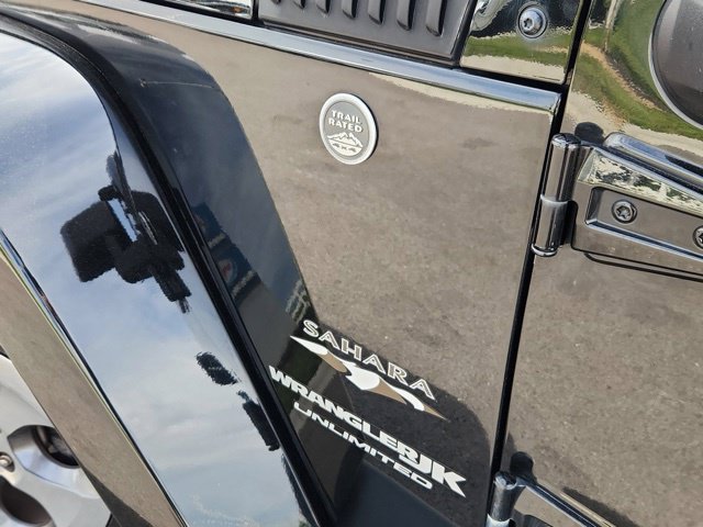 Used 2018 Jeep Wrangler Unlimited Sahara AWD/4WD image 16