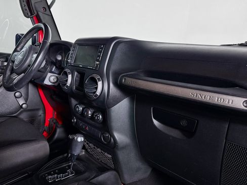 Used 2018 Jeep Wrangler Unlimited Sport w/ Connectivity Group image 27