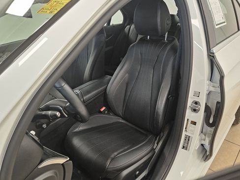 Used 2023 Mercedes-Benz E 350 4MATIC Sedan image 35