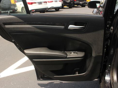 Used 2011 Chrysler 300 Limited RWD image 20
