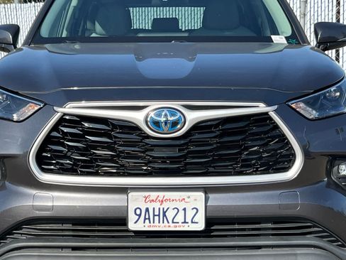 Used 2022 Toyota Highlander LE AWD/4WD image 14