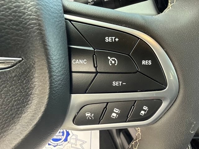Used 2026 Chrysler Pacifica Limited FWD image 18