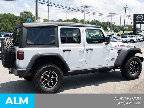 Used 2025 Jeep Wrangler Unlimited Rubicon w/ Convenience Group AWD/4WD image 8