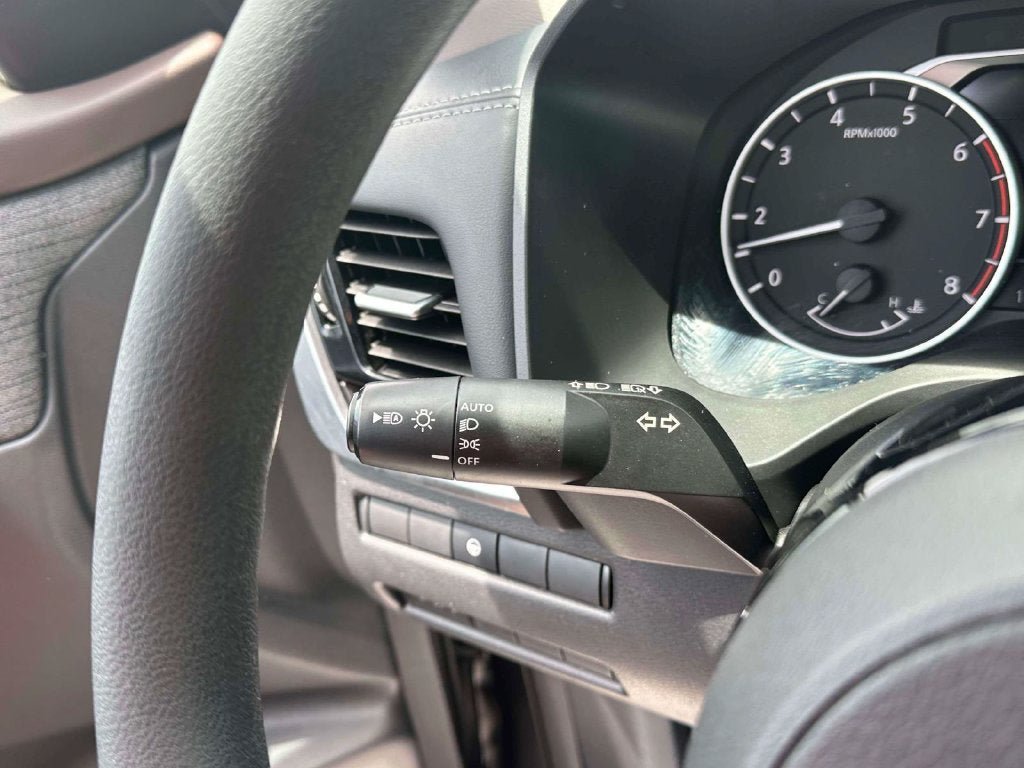 Used 2022 Nissan Rogue SV AWD/4WD image 23