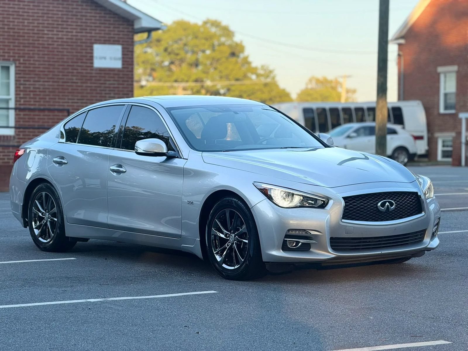 Used 2017 INFINITI Q50 Signature Edition RWD image 9