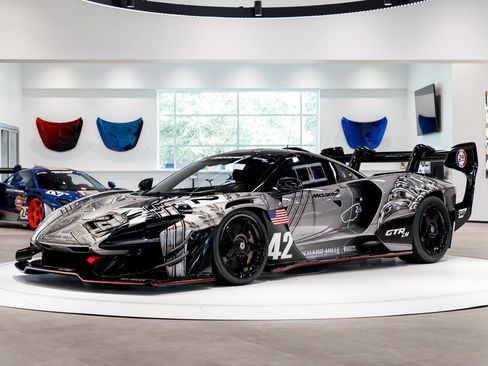 Used 2020 McLaren Senna RWD image 6