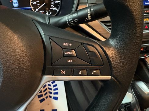 Used 2025 Nissan Altima 2.5 SV FWD image 16