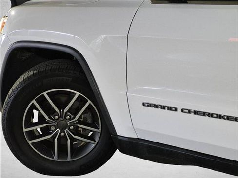 Used 2019 Jeep Grand Cherokee Laredo w/ Laredo X Package RWD image 10