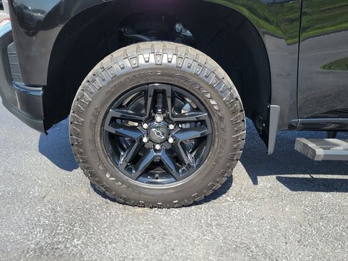 Used 2021 Chevrolet Silverado 1500 LT Trail Boss w/ Convenience Package II AWD/4WD image 4
