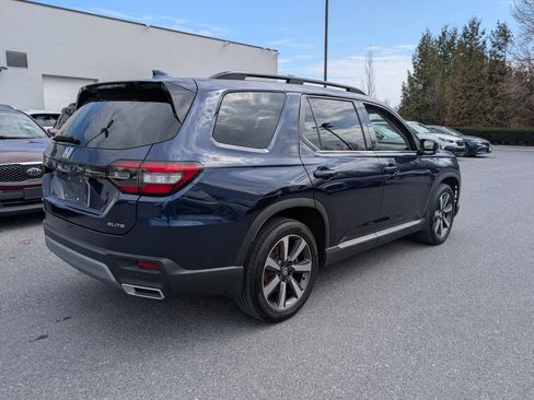 Used 2025 Honda Pilot Elite image 3