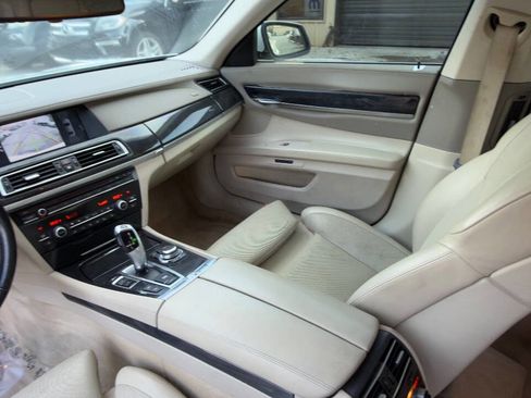 Used 2009 BMW 750Li image 25