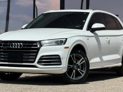 Used 2020 Audi Q5 e Premium w/ Convenience Package AWD/4WD image 2