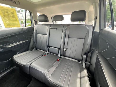 Certified 2024 Volkswagen Tiguan SE w/ Panoramic Sunroof Package AWD/4WD image 19