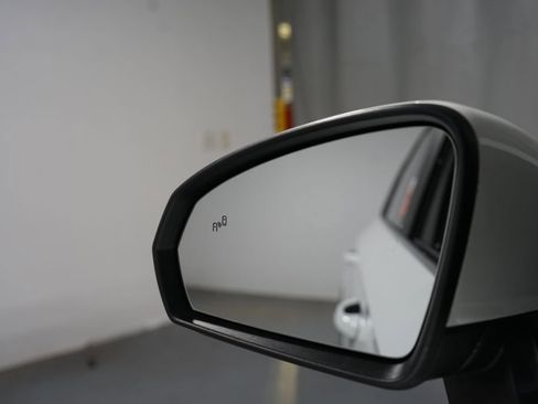 Used 2022 Volkswagen Taos SE FWD image 24