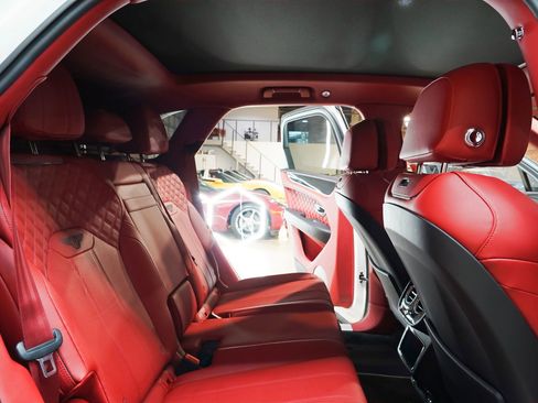 Used 2022 Bentley Bentayga AWD/4WD image 52