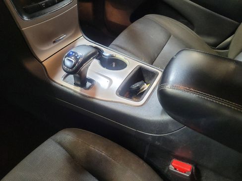 Used 2015 Jeep Grand Cherokee Laredo w/ Quick Order Package 23E image 26