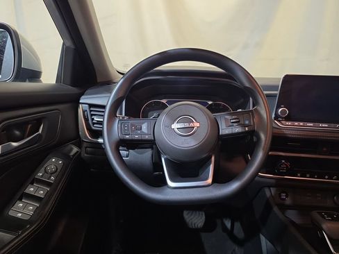 Used 2024 Nissan Rogue SV FWD image 11