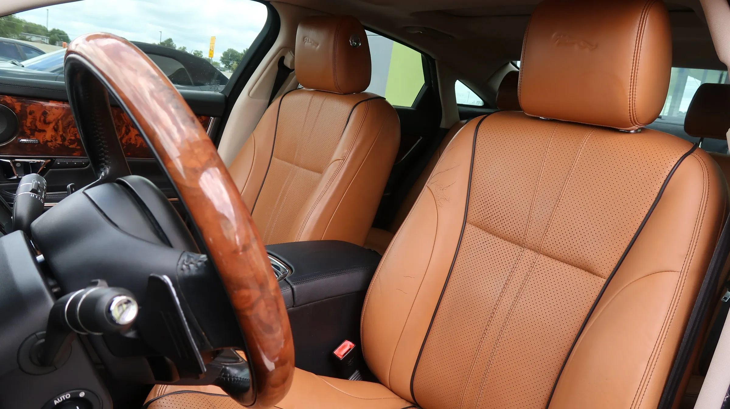 Used 2016 Jaguar XJ R-Sport RWD image 17