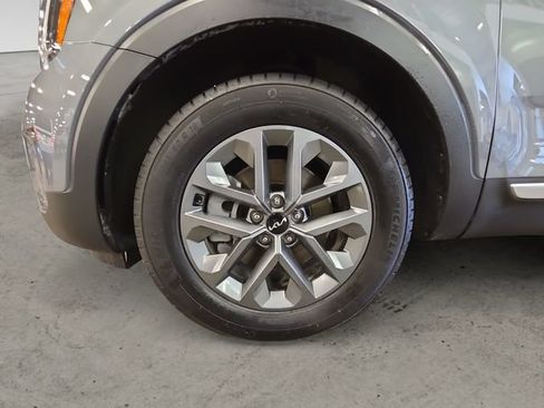 Used 2024 Kia Telluride LX AWD/4WD image 9