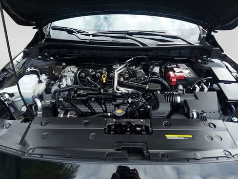 Used 2025 Nissan Altima 2.5 SV FWD image 19