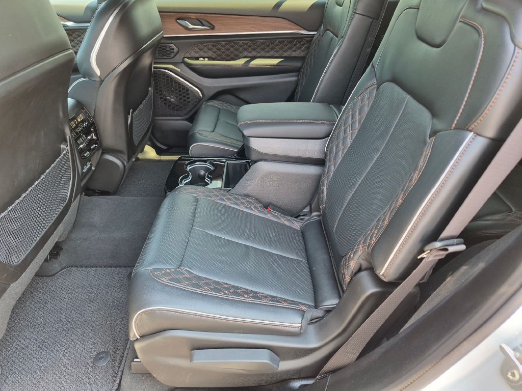 Used 2024 Jeep Grand Cherokee L Summit w/ High Altitude Package AWD/4WD image 25