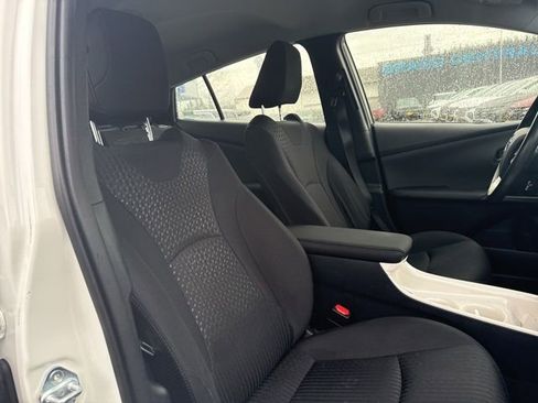 Used 2016 Toyota Prius Four image 11