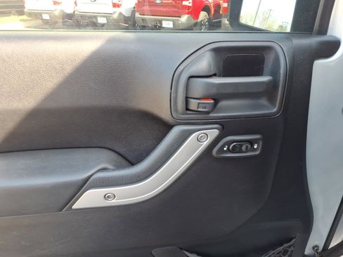 Used 2011 Jeep Wrangler Unlimited Rubicon w/ Dual Top Group image 11