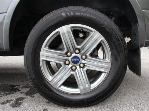 Used 2018 Ford F150 XLT w/ Equipment Group 302A Luxury AWD/4WD image 43