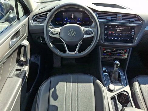 Certified 2022 Volkswagen Tiguan SE w/ Panoramic Sunroof Package AWD/4WD image 14