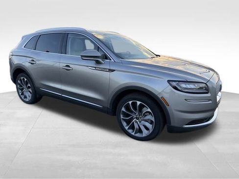 Used 2023 Lincoln Nautilus Reserve image 12