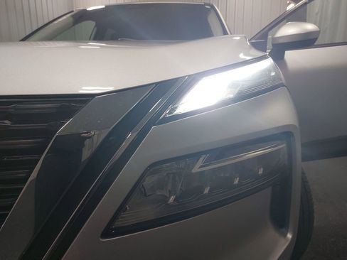 Used 2023 Nissan Rogue SV image 29