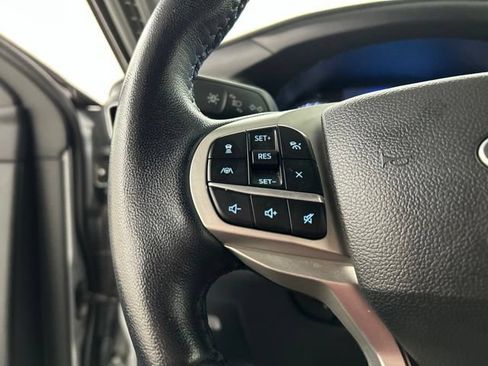 Used 2023 Ford Explorer XLT w/ Equipment Group 202A AWD/4WD image 9