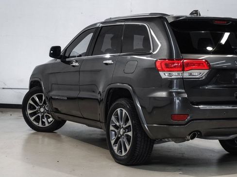 Used 2017 Jeep Grand Cherokee Overland w/ Jeep Active Safety Group RWD image 14