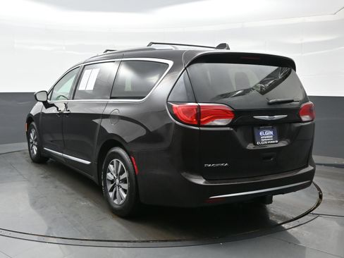 Used 2019 Chrysler Pacifica Touring-L Plus image 4
