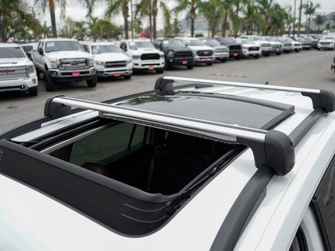 Used 2025 Volkswagen Atlas Peak Edition SE image 27