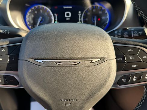 New 2027 Chrysler Pacifica Select AWD/4WD image 18