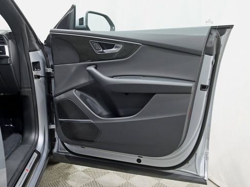 Used 2021 Audi Q8 Prestige w/ Prestige Package image 37