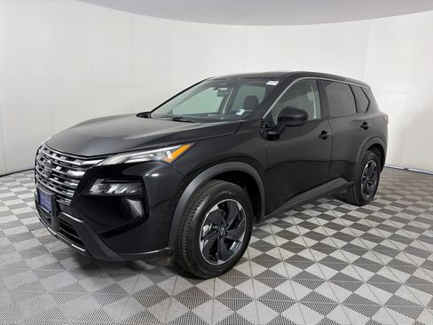 Used 2024 Nissan Rogue SV AWD/4WD image 3