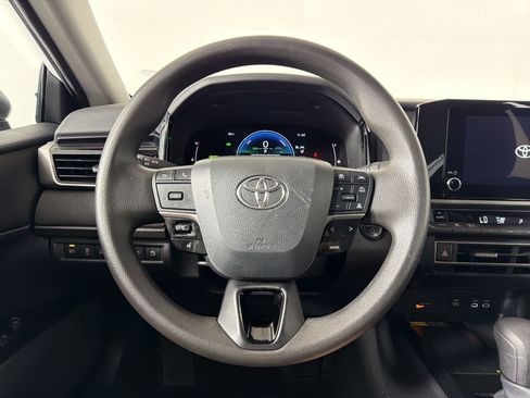Used 2025 Toyota Camry LE FWD image 9