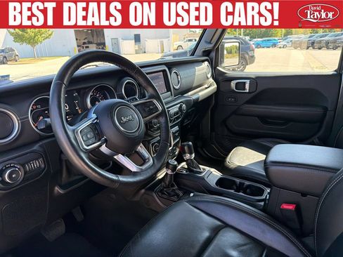Used 2018 Jeep Wrangler Unlimited Sahara AWD/4WD image 12