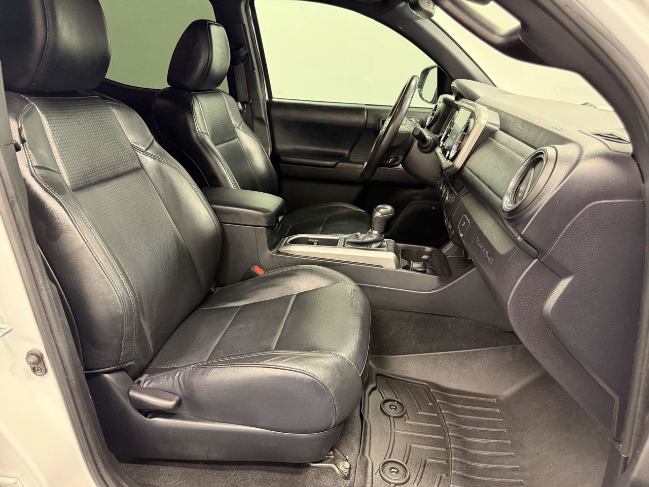 Used 2021 Toyota Tacoma Limited w/ Nightshade Package AWD/4WD image 13