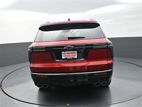 Used 2024 Chevrolet Traverse RS image 6