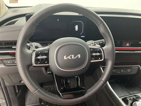 Used 2025 Kia Carnival SX Prestige FWD image 13
