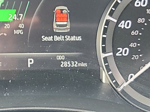 Used 2022 Toyota Highlander XLE AWD/4WD image 11