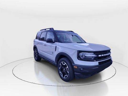Used 2022 Ford Bronco Sport Outer Banks w/ Tech Package AWD/4WD image 2