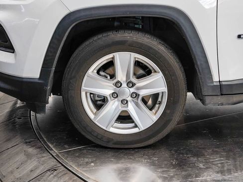 Used 2022 Jeep Compass Latitude FWD image 9