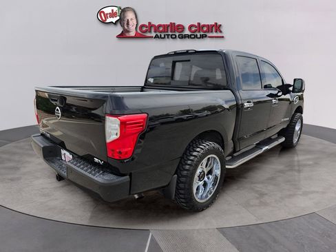 Used 2017 Nissan Titan SV RWD image 6