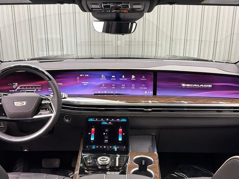 Used 2026 Cadillac Escalade Platinum Sport w/ LPO, ONYX Package image 33