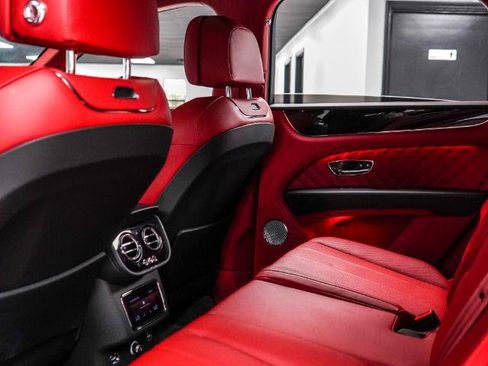 Used 2022 Bentley Bentayga AWD/4WD image 31
