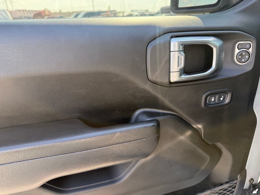 Used 2022 Jeep Gladiator Mojave w/ LED Lighting Group AWD/4WD image 5